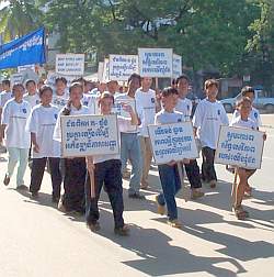 Deaf people in a deaf awareness march (September, 2000)