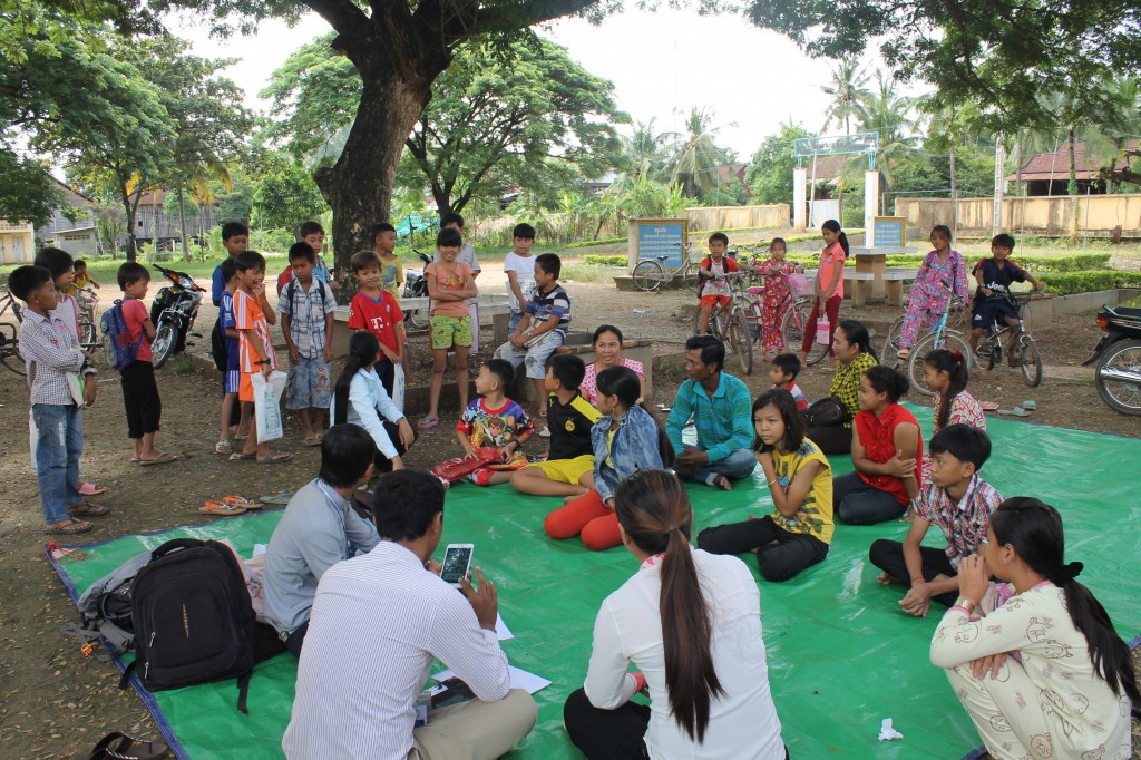 The children play at the Wat are always interested to see what is happening, especially when they see deaf people signing