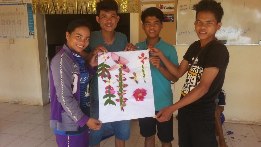 Deaf community make flowers